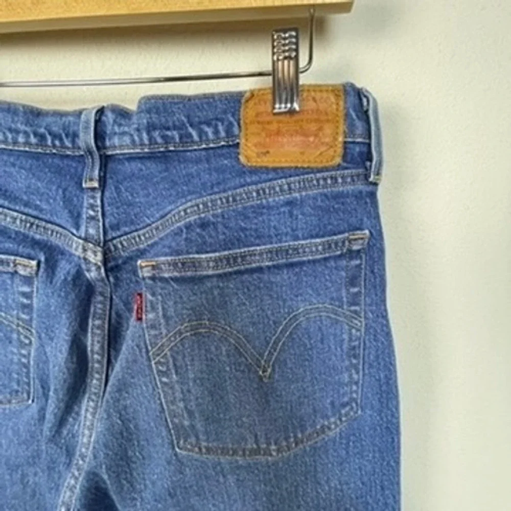 Levi Strauss & Co. classic fit
